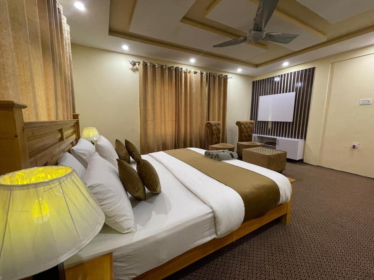 Skardu Saraye Hotel & Resort Extérieur photo